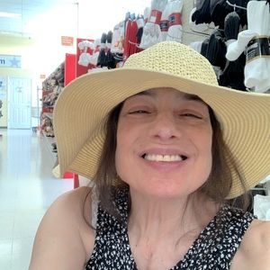 Meet your Posher, Lorraine